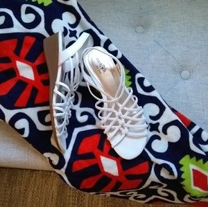 White East 5th Ave Sandals Size 6